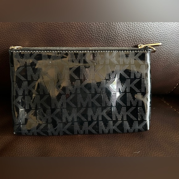 EUC Michael Kors Black Patent Logo Wristlet - Picture 4 of 10